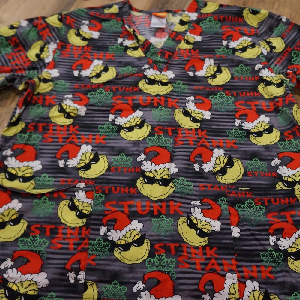 Dr. Seuss "Grinch Stink, Stank, Stunk" Unisex Scrub Top -USED